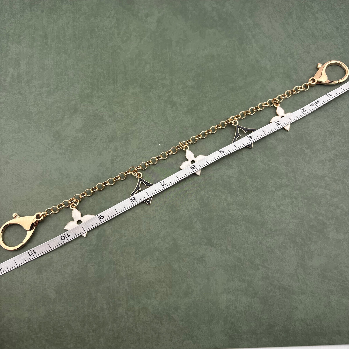 5 Mixed Motif Bag Charm White/Black Large Clasp