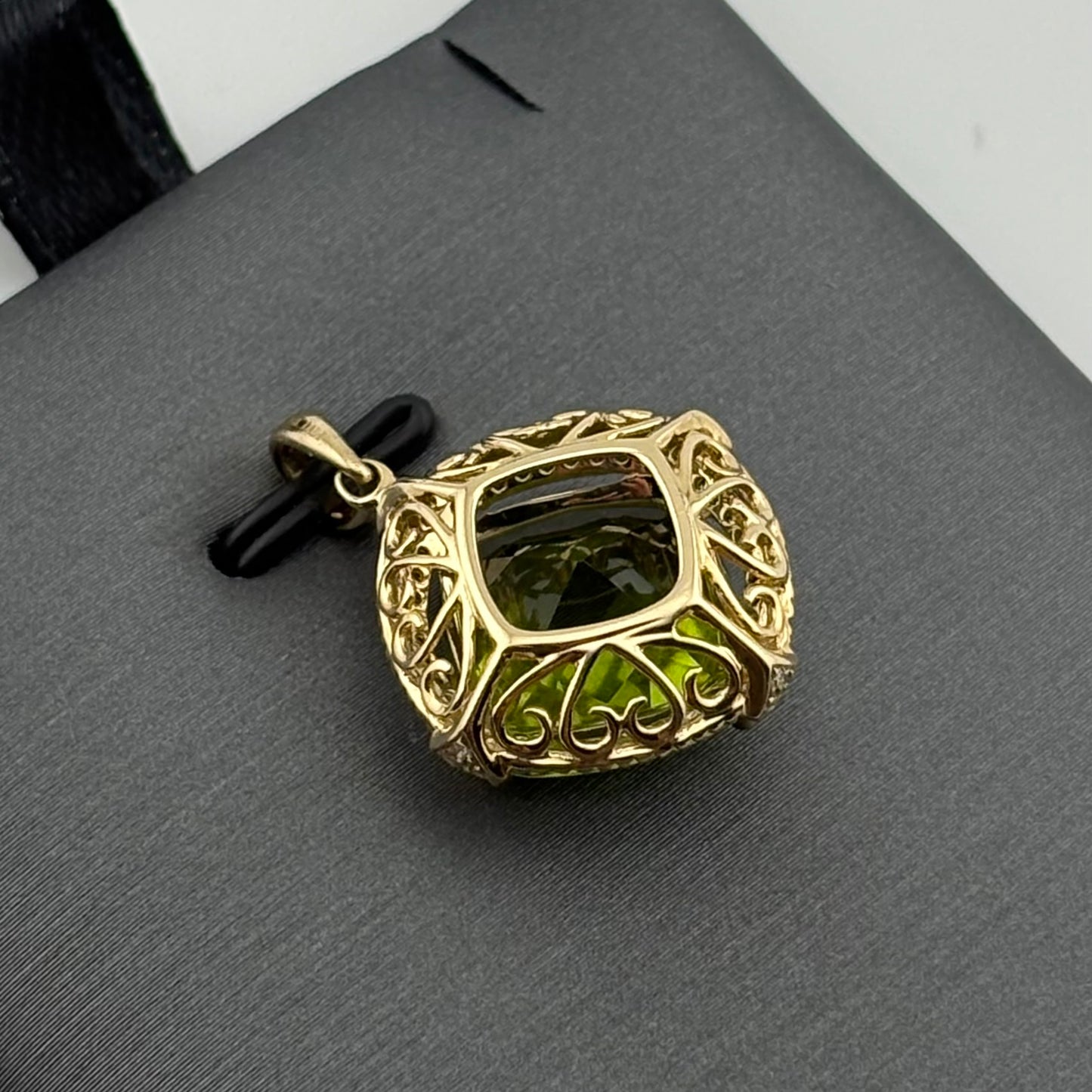 7.82CT Peridot Pendant with diamonds and sapphires, 14k